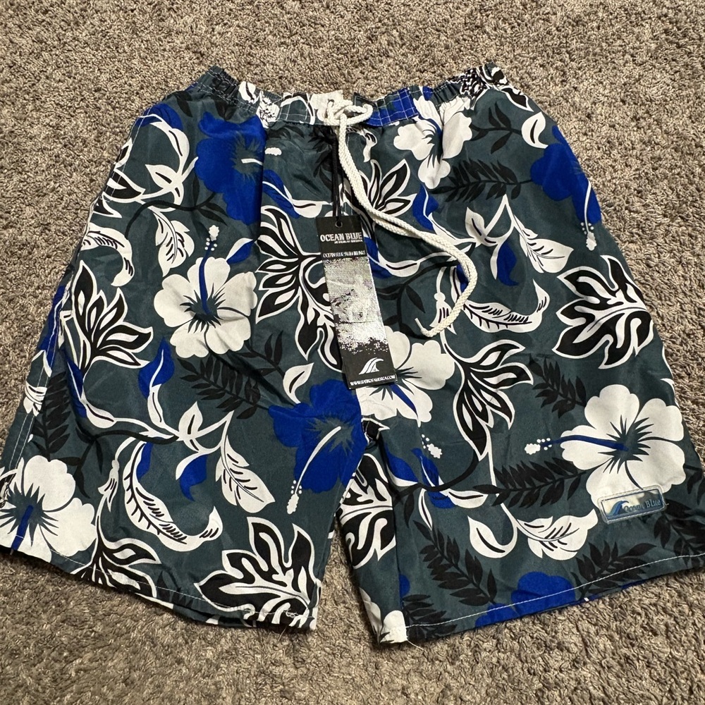 Ocean Blue men's Large Blue floral‎ swim trunks w/ lining front pockets NWT